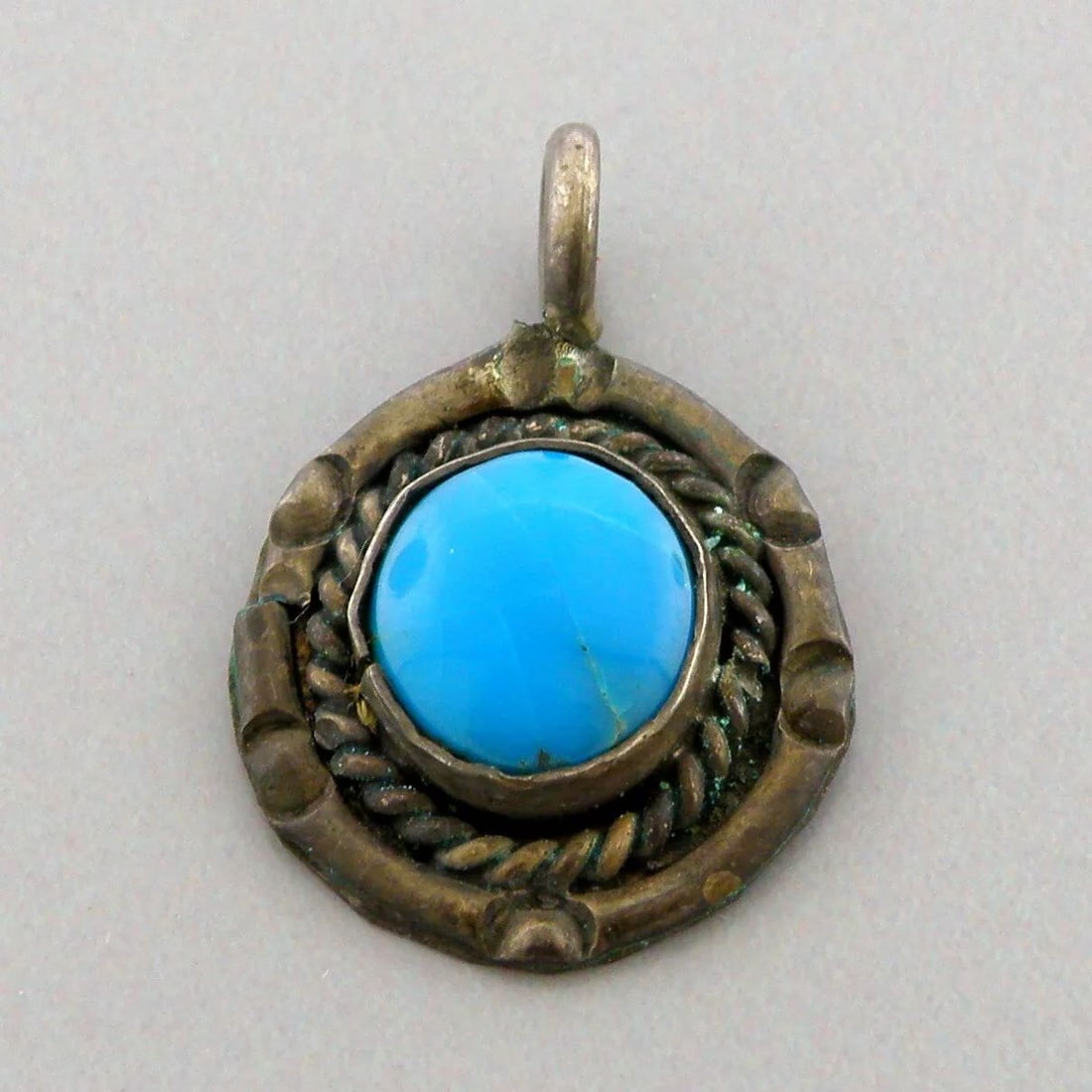 VINTAGE NAVAJO STERLING SILVER TURQUOISE PENDANT (1 of 2)