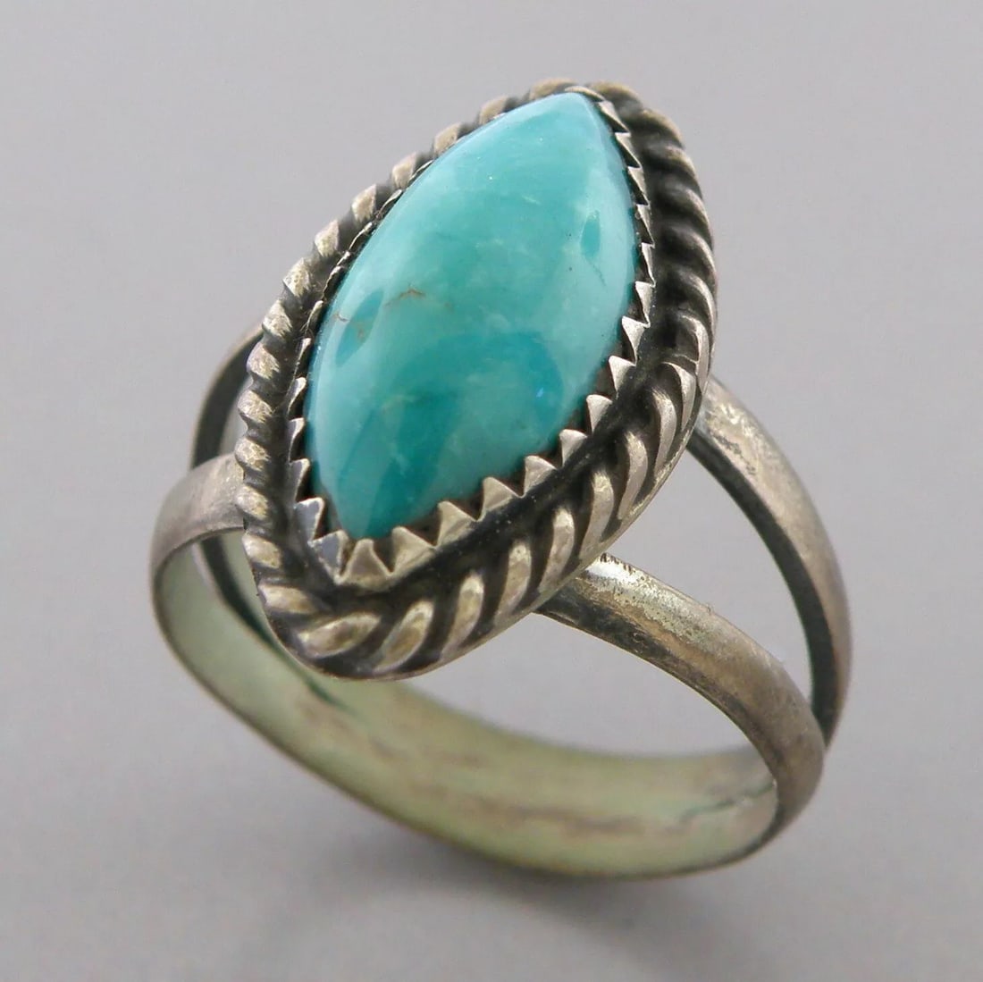 VINTAGE BEAUTIFUL NAVAJO STERLING SILVER MARQUISE TURQUOISE RING SIZE 7 (1 of 2)
