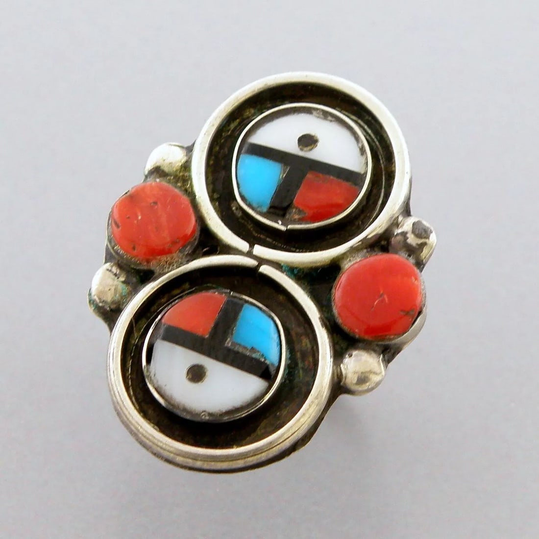VINTAGE ZUNI ZENO & MARYANN STERLING SILVER MOP CORAL ONYX TURQUOISE RING (1 of 2)