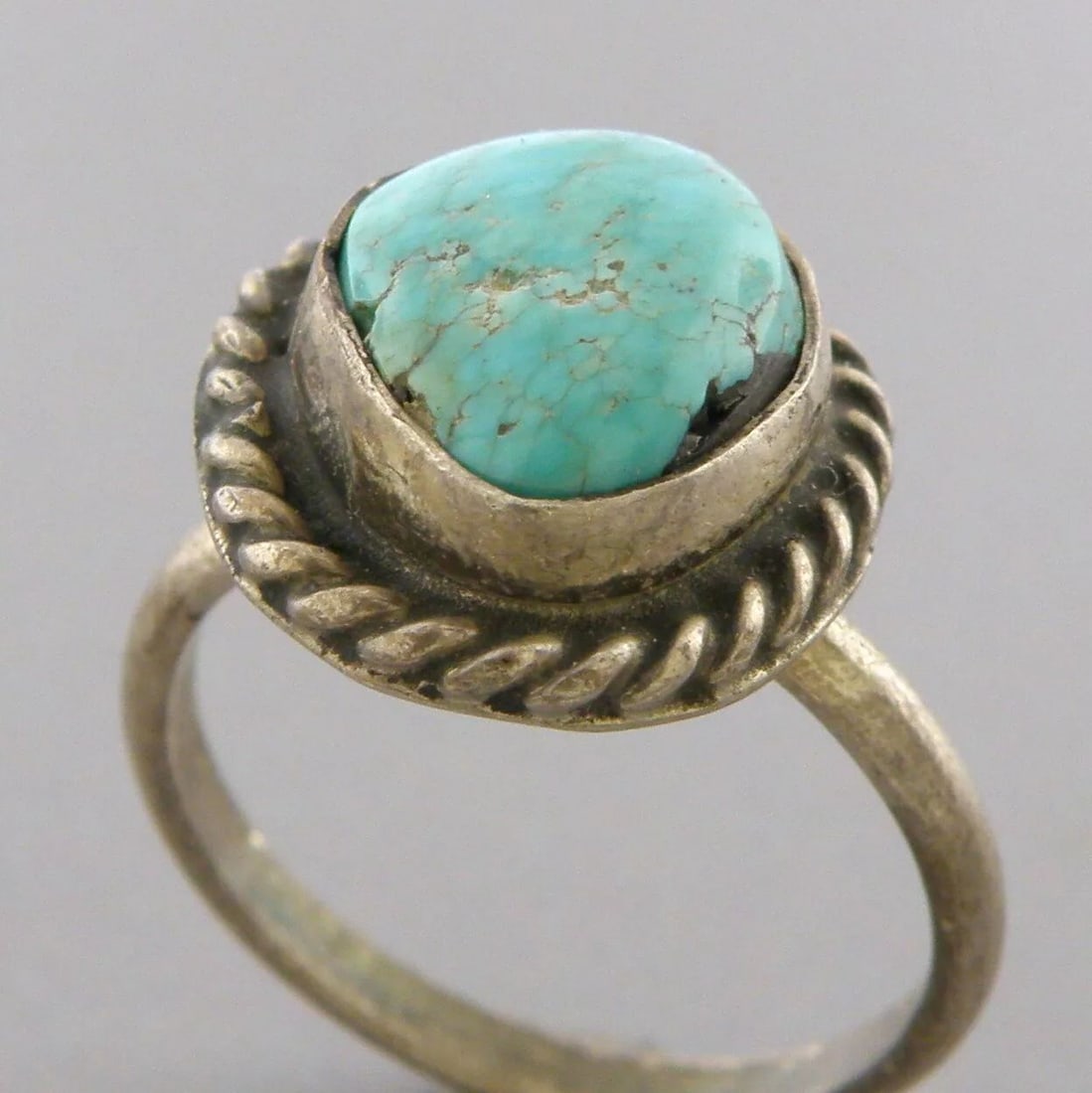 VINTAGE BEAUTIFUL NAVAJO STERLING SILVER TURQUOISE RING SIZE 3 (1 of 2)