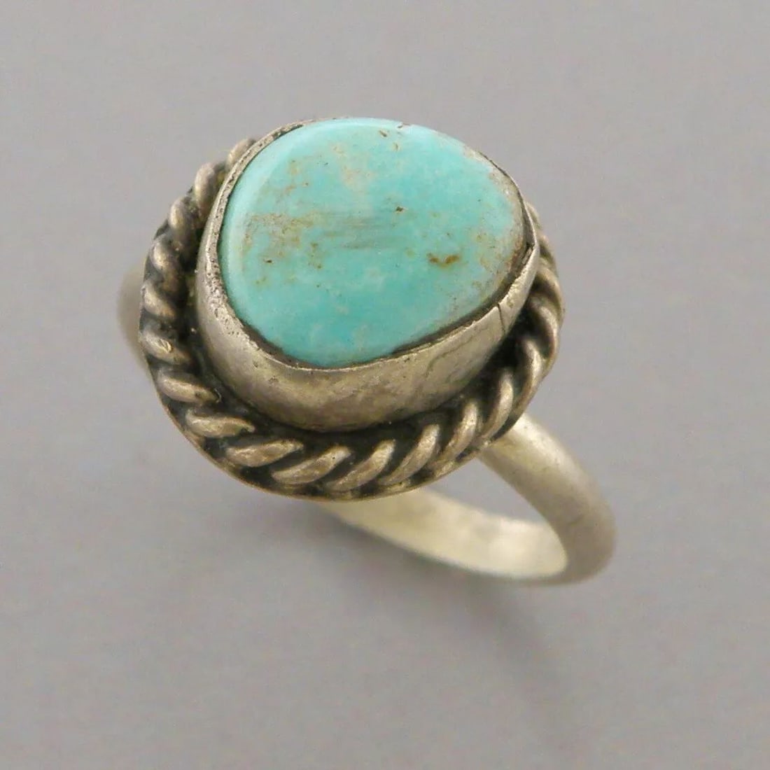 VINTAGE BEAUTIFUL NAVAJO STERLING SILVER TURQUOISE RING KIDS SIZE 2.25: VINTAGE TURQUOISE STERLING SILVER RING Vintage Navajo Turquoise sterling silver ring Size 2.25 Ring head measures 0.45" H x 0.42" W Vintage, Pre-owned, in good condition for its age, please refer to p