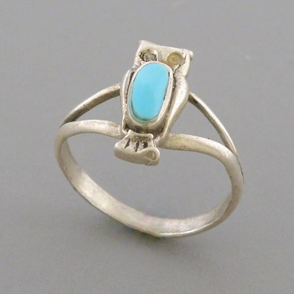 VINTAGE BEAUTIFUL SOUTHWESTERN STERLING SILVER TURQUOISE OWL RING SIZE 5: VINTAGE TURQUOISE STERLING SILVER RING Vintage Southwestern Turquoise owl sterling silver ring Size 5 Ring head measures 0.51" L x 0.25" W Vintage, Pre-owned, in good condition for its age, please ref