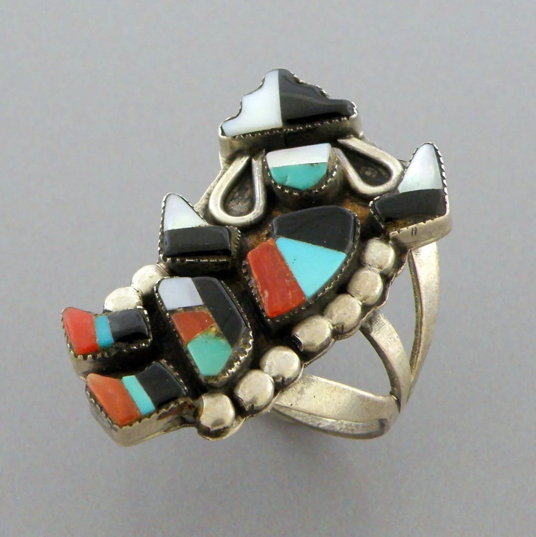 VINTAGE ZUNI STERLING SILVER DANCING KACHINA TURQUOISE INLAY RING SIZE 6 (1 of 2)