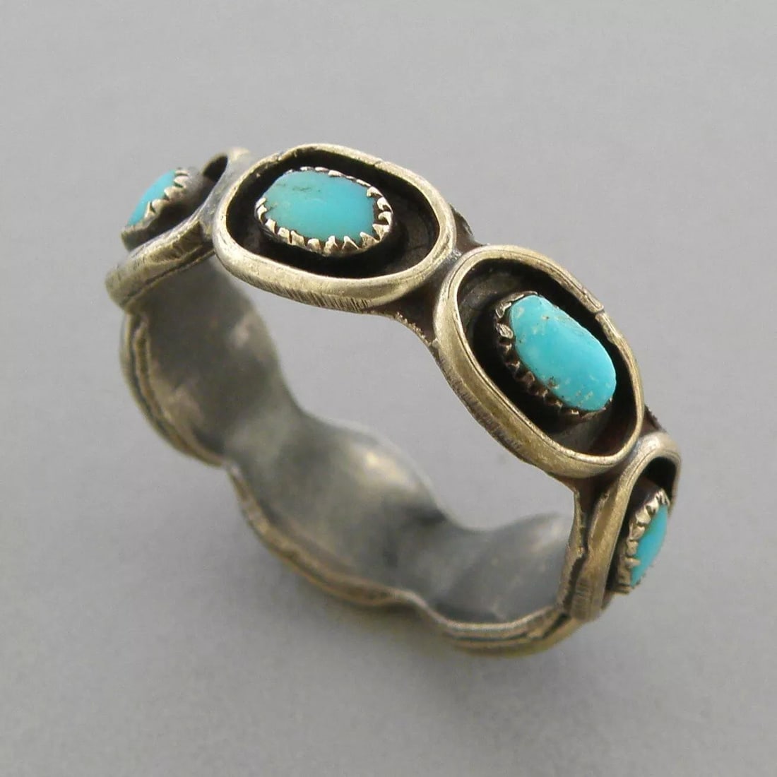 VINTAGE NAVAJO STERLING SILVER TURQUOISE ETERNITY RING SIZE 7.5: VINTAGE STERLING SILVER RING Vintage navajo Turquoise sterling silver eternity ring Size 7.5 Ring Measures 6.3mm wide Vintage, Pre-owned, in good condition for its age, please refer to pics Due to age