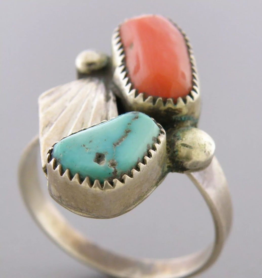VINTAGE BEAUTIFUL NAVAJO STERLING SILVER TURQUOISE CORAL RING: TURQUOISE CORAL STERLING SILVER RING Navajo Turquoise coral sterling silver ring Size 7 Ring head measures 0.86" L x 0.61" W Vintage, Pre-owned, in good condition for its age, please refer to pics Due