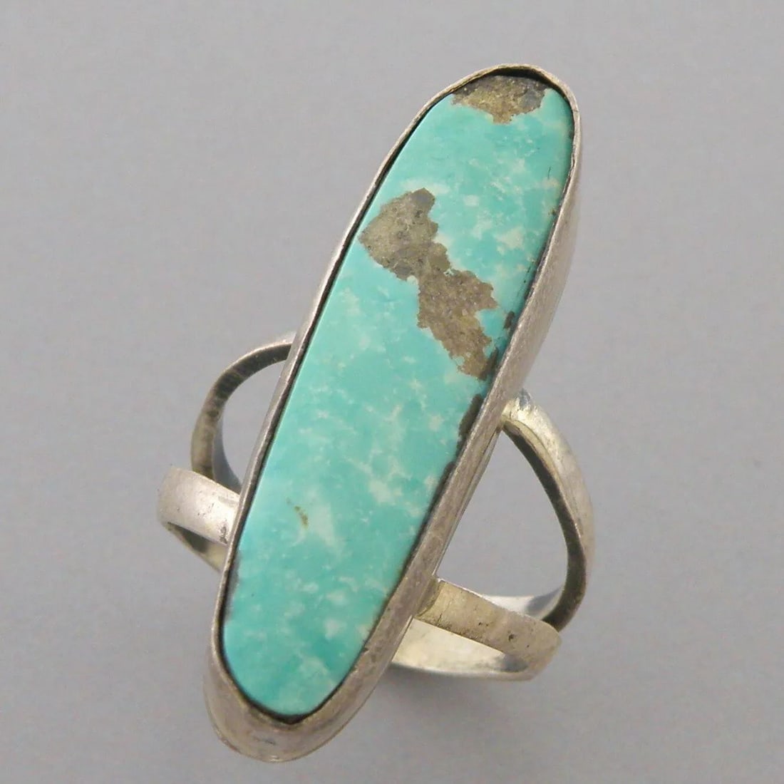 VINTAGE BEAUTIFUL NAVAJO STERLING SILVER TURQUOISE RING (1 of 2)