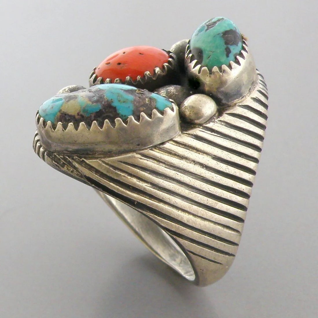 VINTAGE NAVAJO STERLING SILVER CORAL TURQUOISE RING HEAVY (1 of 2)