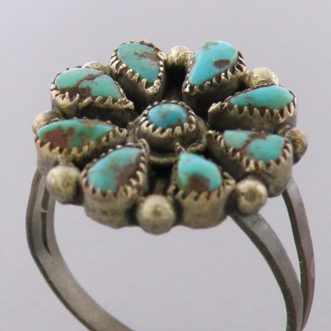 VINTAGE ZUNI PETIT POINT STERLING SILVER TURQUOISE FLOWER RING SIZE 6.75: VINTAGE TURQUOISE STERLING SILVER RING Vintage Zuni petit point Turquoise sterling silver ring Size 6.75 Ring head Measures 0.62" in diameter Vintage, Pre-owned, in good condition for its age, please
