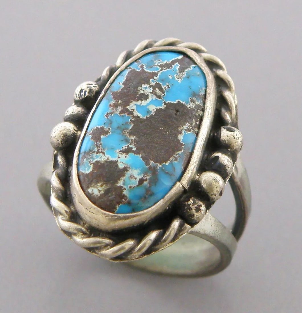 VINTAGE BEAUTIFUL NAVAJO STERLING SILVER TURQUOISE RING (1 of 2)