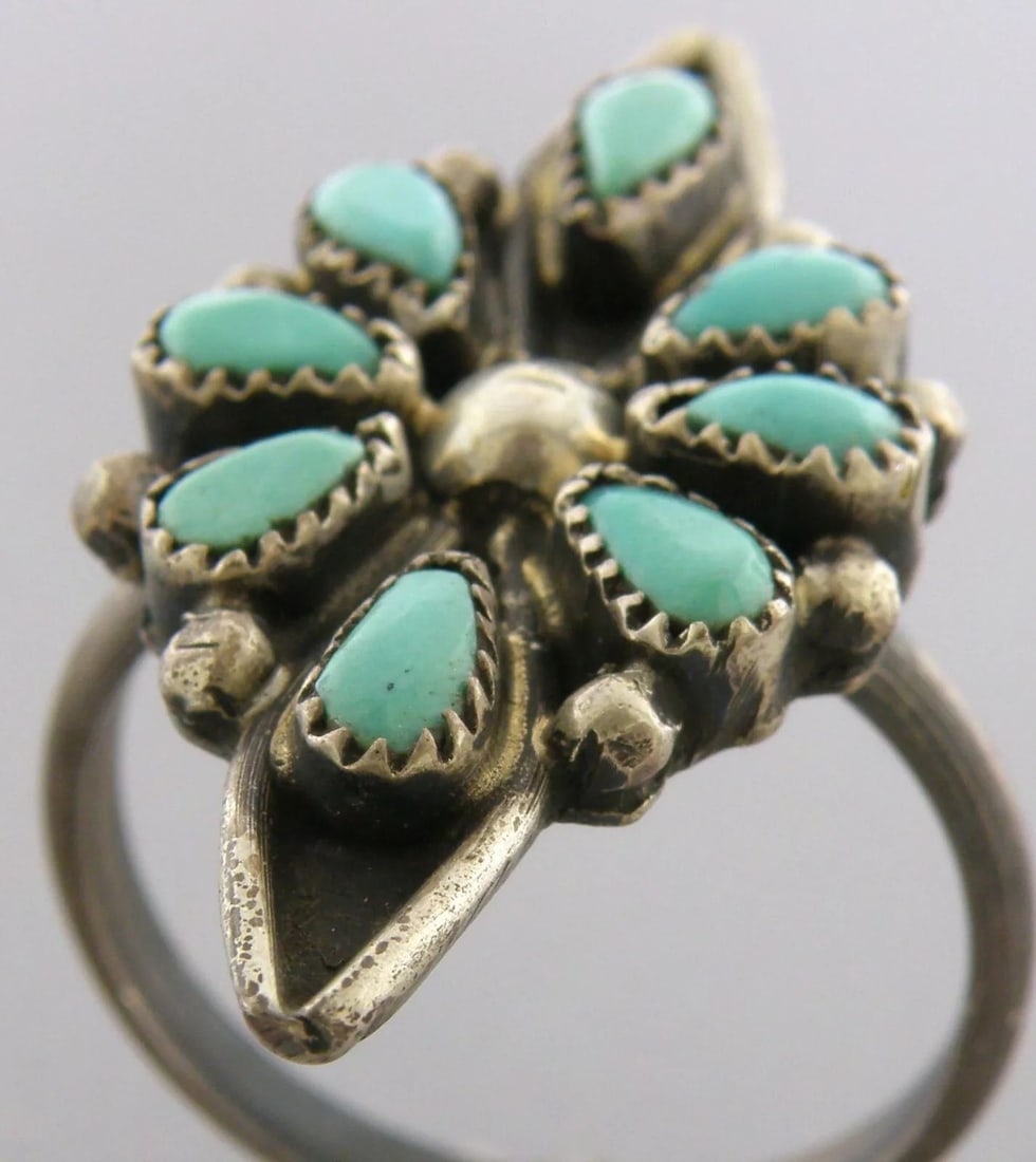VINTAGE ZUNI PETIT POINT STERLING SILVER TURQUOISE RING SIZE 7 (1 of 2)
