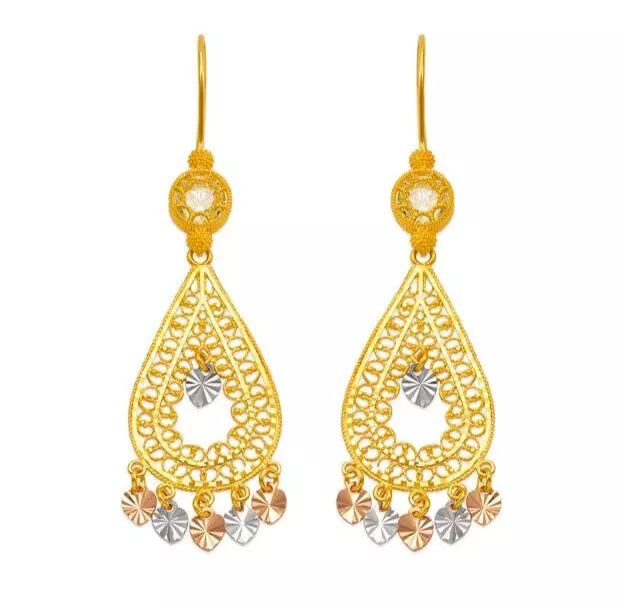 NEW 14K YELLOW GOLD D/C CHANDELIER EARRINGS: NEW 14K YELLOW GOLD D/C CHANDELIER EARRINGS 14K Yellow Gold Approx. 17x49mm Wide Diamond Cut/Cubic Zirconia Weight: 6.2 Grams