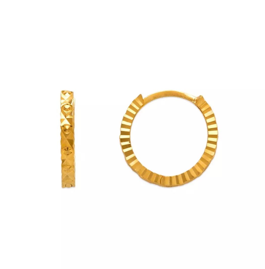 NEW 14K YELLOW GOLD 12mm DIAMOND CUT HUGGIE EARRINGS: NEW 14K YELLOW GOLD 12mm DIAMOND CUT HUGGIE EARRINGS 14K Yellow Gold Approx. 1.5x12mm High Polished/Diamond Cut Available in White Gold Weight: 1.1 Grams