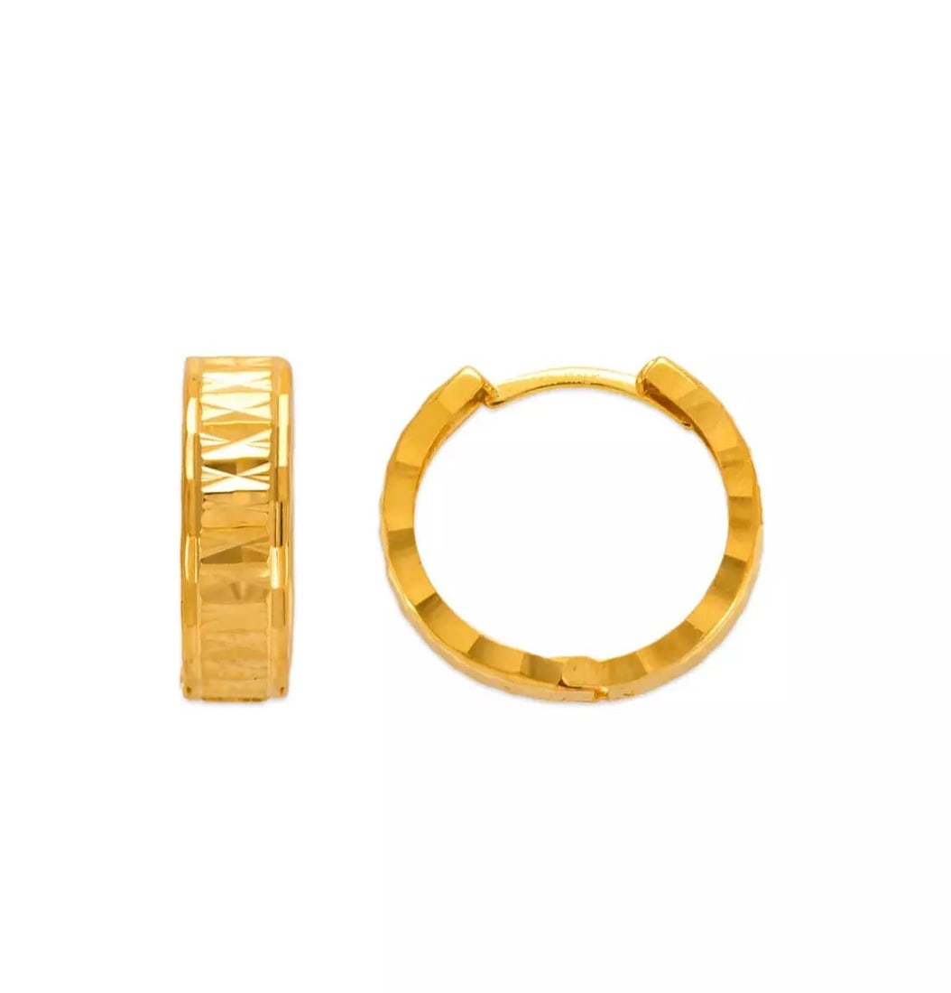 NEW 14K YELLOW GOLD 13mm DIAMOND CUT HUGGIE EARRINGS: NEW 14K YELLOW GOLD 13mm DIAMOND CUT HUGGIE EARRINGS 14K Yellow Gold Approx. 4x13mm High Polished/Diamond Cut Available in White Gold Weight: 1.6 Grams