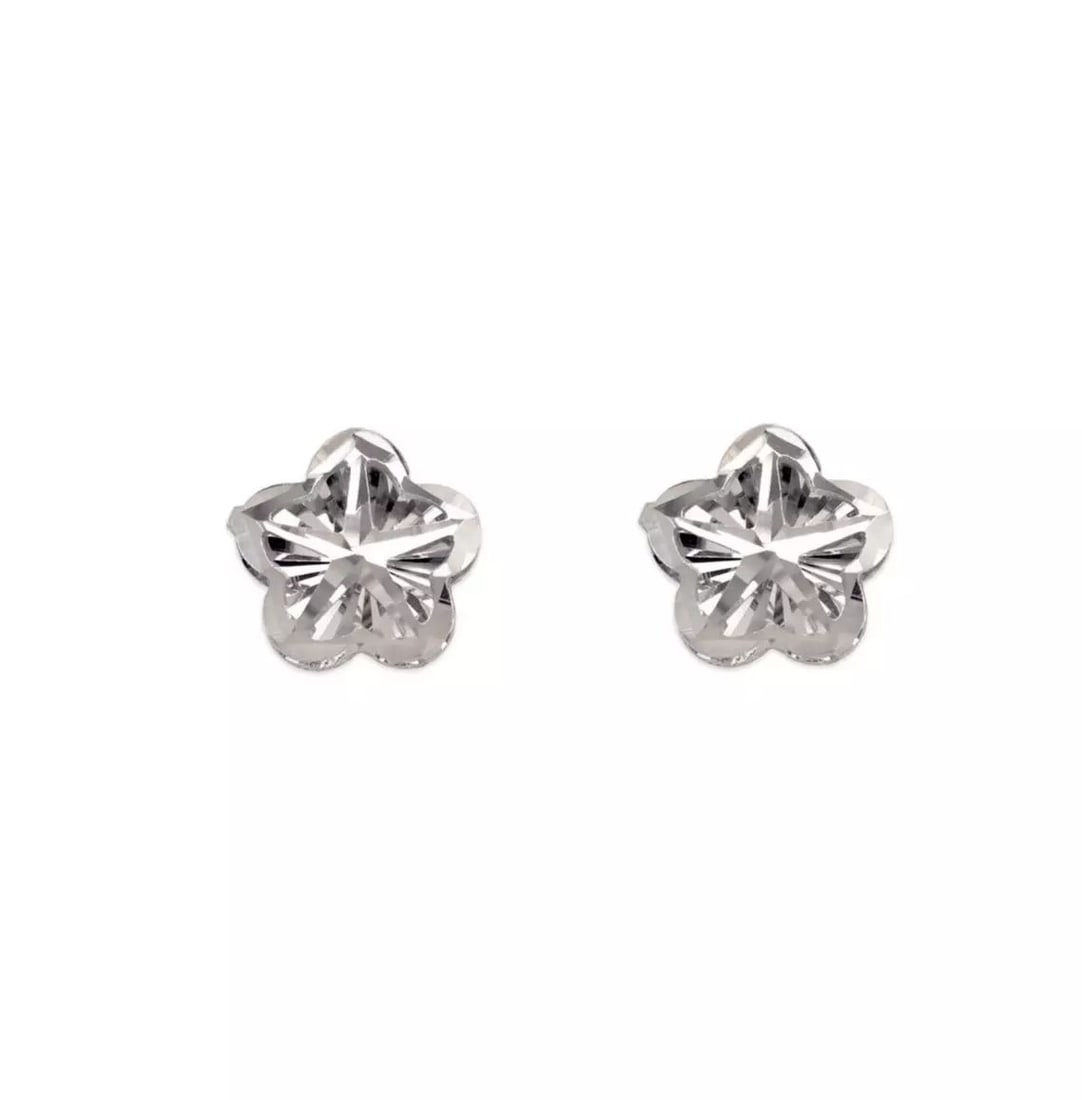 NEW 14K WHITE GOLD DIAMOND CUT FLOWER STUD EARRINGS: NEW 14K WHITE GOLD DIAMOND CUT FLOWER STUD EARRINGS 14K White Gold Approx. 8mm High Polished/Diamond Cut Available in Two Tone Gold Weight: 1.0 Grams