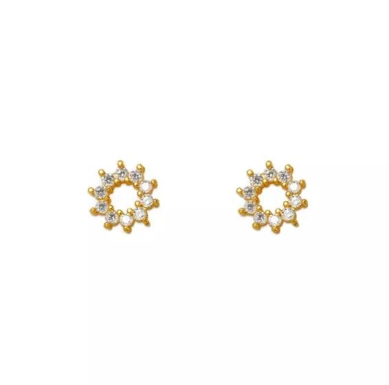 NEW 14K YELLOW GOLD FLOWER CZ STUD EARRINGS: NEW 14K YELLOW GOLD FLOWER CZ STUD EARRINGS 14K Yellow Gold Approx. 6x6mm Cubic Zirconia Screw Backing Weight: 2.0 Grams