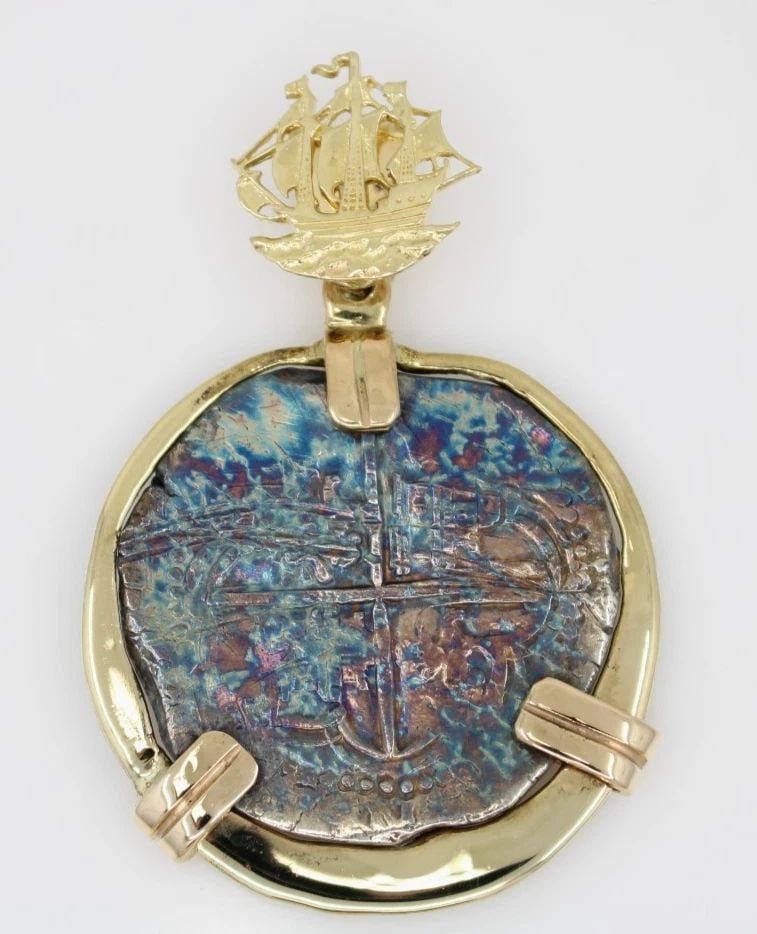 8 REALES SILVER SHIPWRECK TREASURE COIN IN 14K YELLOW GOLD PENDANT (1 of 2)