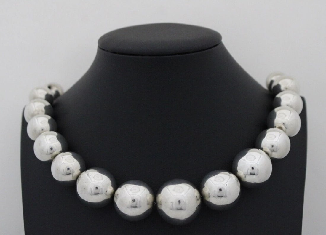 VINTAGE STERLING SILVER GRADUATED BALL BEADED 32" NECKLACE 111.7 GRAMS: VINTAGE STERLING SILVER GRADUATED BALL BEADED 32" NECKLACE 111.7 GRAMS VINTAGE STERLING SILVER GRADUATED BALL BEADED 32" NECKLACE 111.7 GRAMS Description Vintage Sterling Silver Graduated Ball Beaded