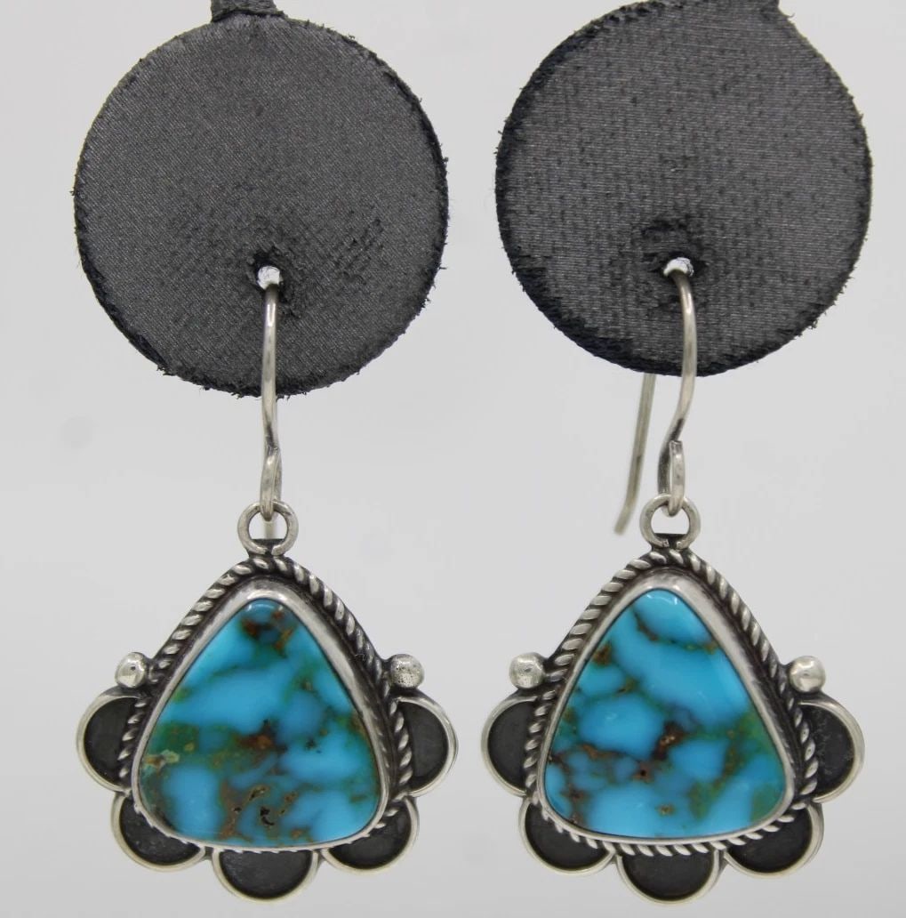 ELLA E.M. LINKIN STERLING SILVER TURQUOISE DANGLE EARRINGS: ELLA E.M. LINKIN STERLING SILVER TURQUOISE DANGLE EARRINGS Description Ella E.M. Linkin Sterling Silver Turquoise Dangle Earrings Earrings are in good condition. May show signs of wear and/or tear. Ap