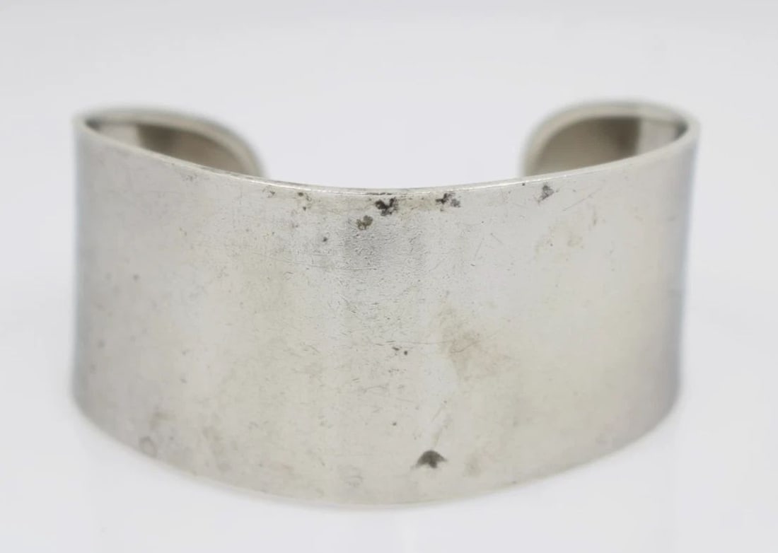 CI STERLING SILVER CUFF BRACELET 7" - 48.2 GRAMS: CI STERLING SILVER CUFF BRACELET 7" - 48.2 GRAMS Description CI Sterling Silver Cuff Bracelet Bracelet is in good condition. May show signs of wear and/or tear. Approximate Measurements Fits up to 7"