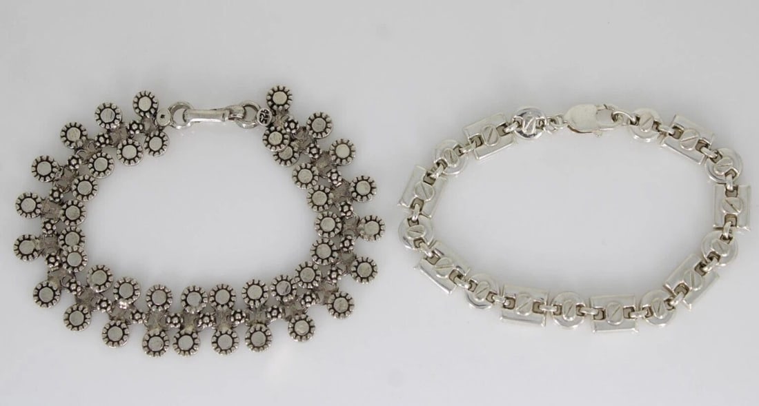 SET OF 2 STERLING SILVER 925 UNIQUE CHAIN 7.5" BRACELETS 45.2 GRAMS: SET OF 2 STERLING SILVER 925 UNIQUE CHAIN 7.5" BRACELETS 45.2 GRAMS SET OF 2 STERLING SILVER 925 UNIQUE CHAIN 7.5" BRACELETS 45.2 GRAMS Description Set of 2 Sterling Silver 925 Unique Chain 7.5" Brace