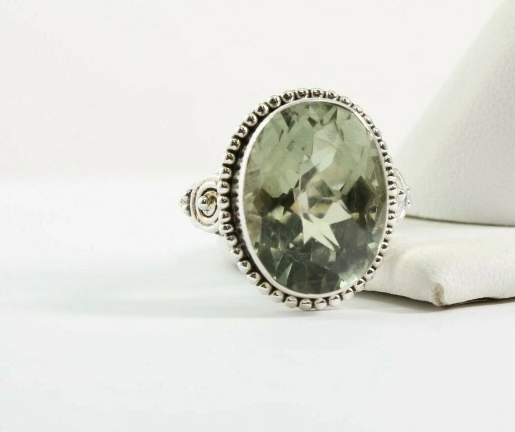 STERLING SILVER INDIA LIGHT GREEN OVAL QUARTZ W/ BEADED EDGE SZ 6.25 ~ 6.6 GRAMS: STERLING SILVER INDIA LIGHT GREEN OVAL QUARTZ W/ BEADED EDGE SZ 6.25 ~ 6.6 GRAMS Description Sterling Silver India Light Green Oval Quartz w/ Beaded Edge Item is in great condition. May show signs of