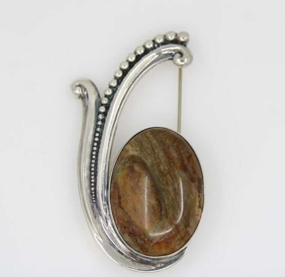 VINTAGE RUTH MEXICO STERLING SILVER 925 JASPER BROOCH PIN 20.9 GRAMS: VINTAGE RUTH MEXICO STERLING SILVER 925 JASPER BROOCH PIN 20.9 GRAMS Description Vintage Ruth Mexico Sterling Silver 925 Jasper Brooch Pin Gorgeous designer pin in great condition. May show signs of w