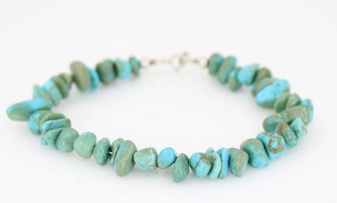 STERLING SILVER & NATURAL TURQUOISE GEMSTONE 7.5" BRACELET: STERLING SILVER & NATURAL TURQUOISE GEMSTONE 7.5" BRACELET Description Sterling Silver & Natural Turquoise Gemstone 7.5" Bracelet Bracelet in great condition. May show signs of wear. MEASUREMENTS Fits