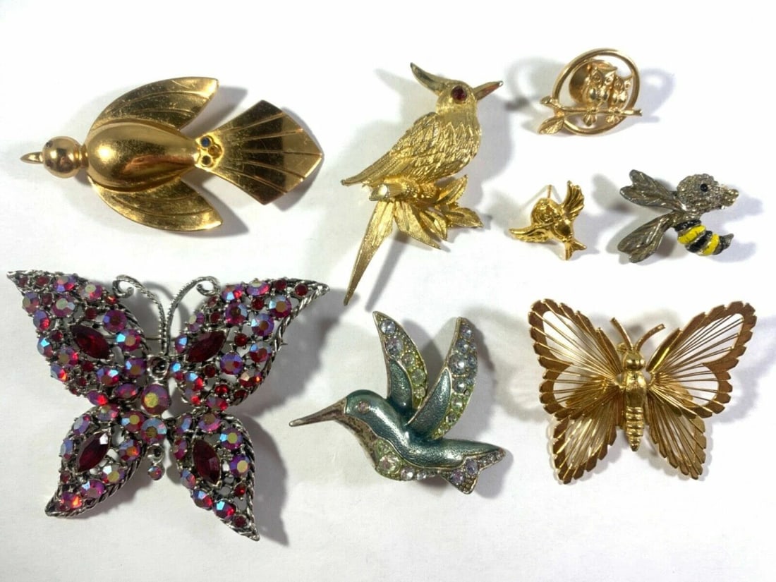 LOT OF 8 RARE VINTAGE PINS BROOCHES CORO, BSK, MONET, AVON, GERRY'S, DISNEY, ETC (1 of 2)