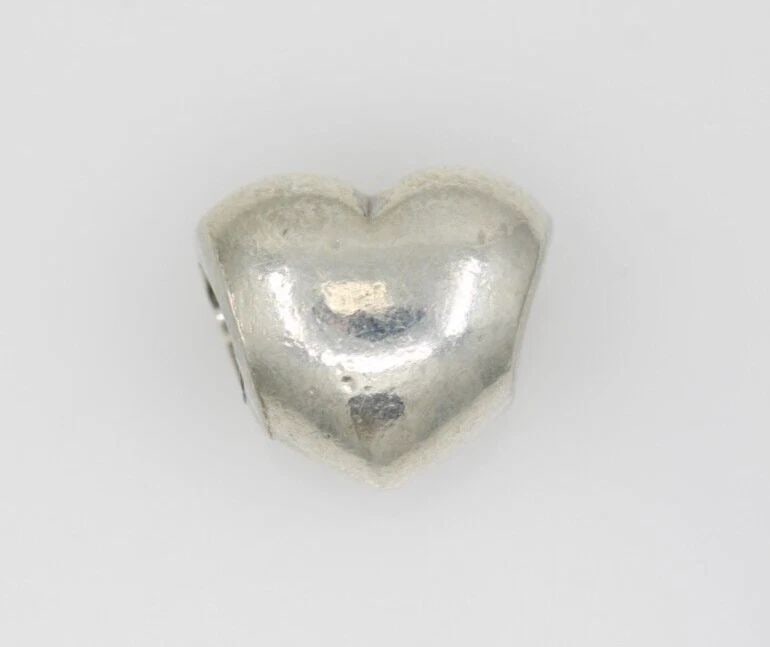 PANDORA STERLING SILVER S925 ALE HEART LOVE BEAD CHARM 3.1 GRAMS: PANDORA STERLING SILVER S925 ALE HEART LOVE BEAD CHARM 3.1 GRAMS Description Pandora Sterling Silver S925 ALE Heart Love Bead Charm Pandora charm in good condition. May show signs of wear and/or tear.