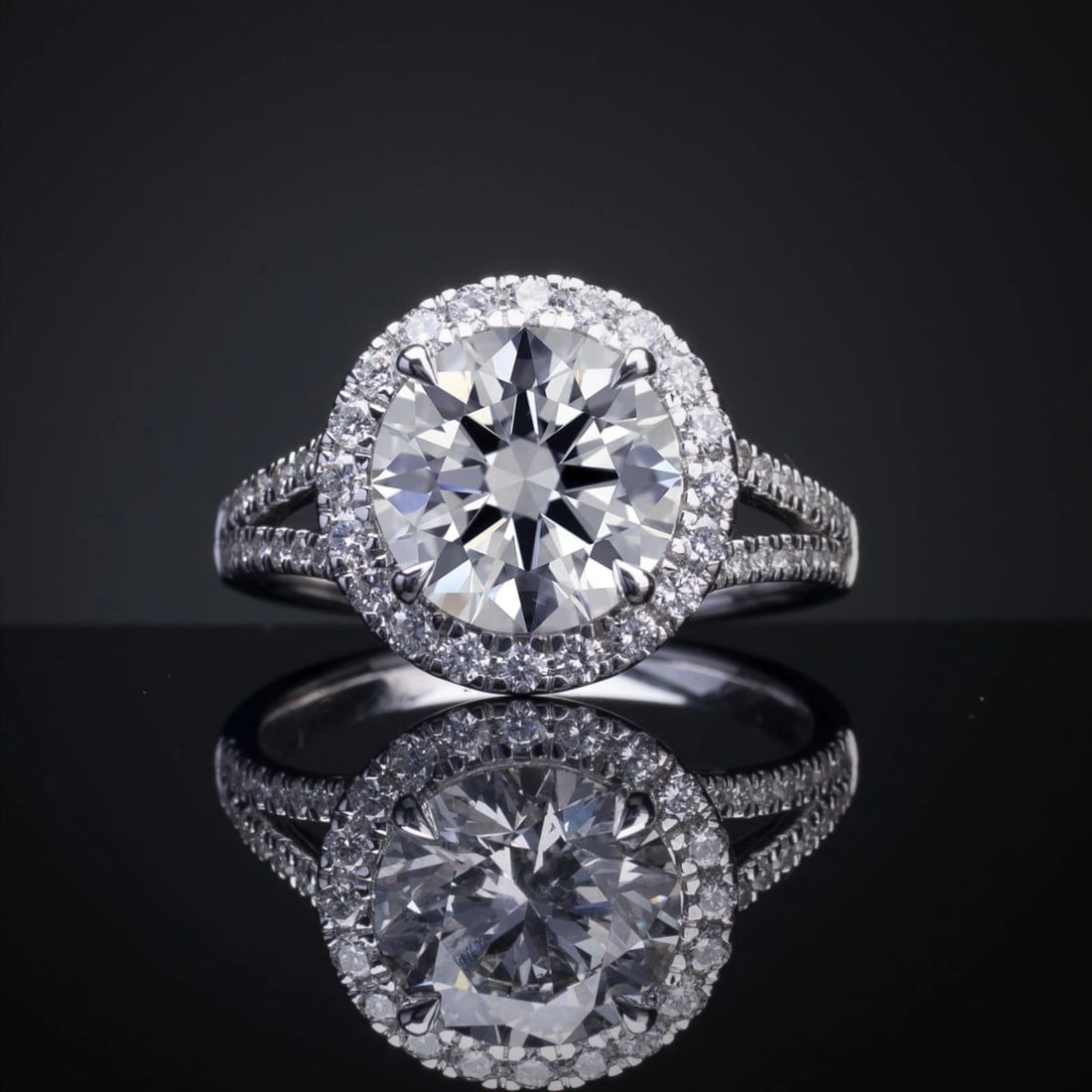 LAB-GROWN 1.99 CARAT ROUND D-VS1 DIAMOND PLATINUM SPLIT SHANK RING (1 of 2)