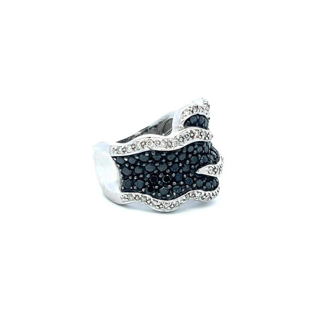 0.82 CARAT ROUND BRILLIANT AND BLACK DIAMOND 18 KARAT WHITE GOLD BAND RING (1 of 2)