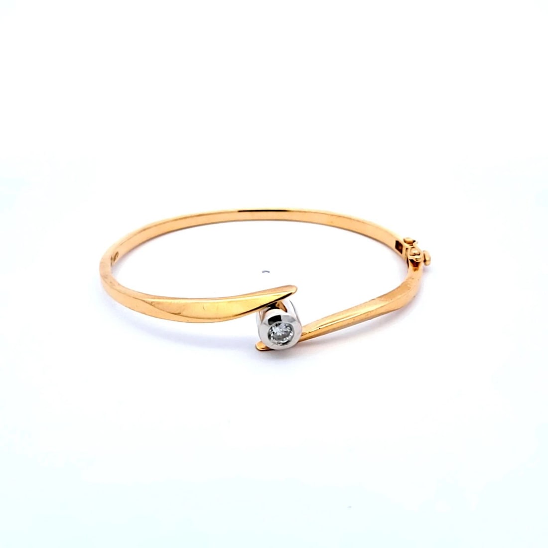 0.55 CARAT ROUND BRILLIANT H SI1 DIAMOND 14K TWO TONE GOLD BANGLE BRACELET (1 of 2)