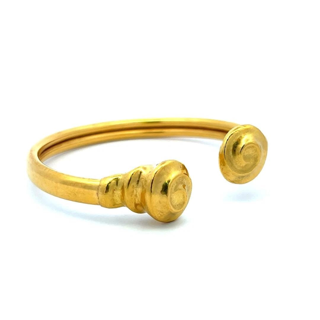 LALAOONIS VINTAGE 24.70 GRAMS 18 KARAT YELLOW GOLD CUFF BRACELET: LALAOONIS VINTAGE 24.70 GRAMS 18 KARAT YELLOW GOLD CUFF BRACELET Designer: lalaoonis Title: Lalaoonis 18 Karat Yellow Gold Cuff Bracelet Style: Cuff Metal: 18 Karat Yellow Gold Dimension: 6.5*0.62*0.3