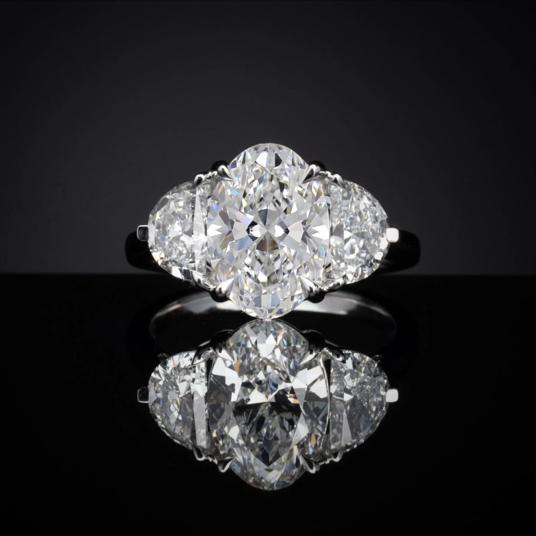 LAB-GROWN 1.51 CARAT OVAL F-VS1 DIAMOND PLATINUM 3 STONES RING (1 of 2)