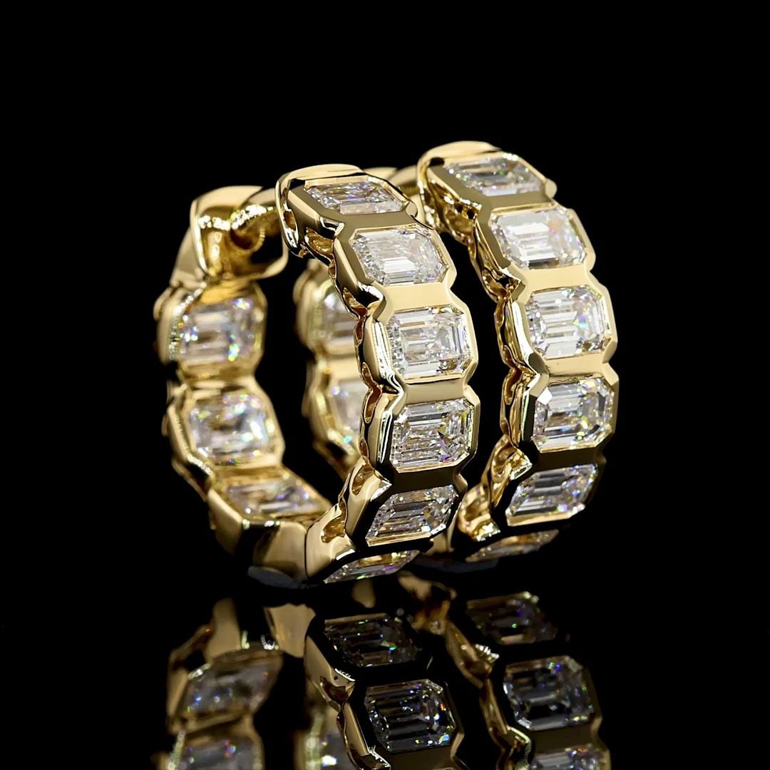 LAB-GROWN 1.79 CARAT EMERALD - DIAMOND 14K YELLOW GOLD HUGGIES EARRINGS: LAB-GROWN 1.79 CARAT EMERALD - DIAMOND 14K YELLOW GOLD HUGGIES EARRINGS Title: High-quality Brand-New Echo Friendly Elegant Lab-Grown 1.79 Carat Emerald - Diamond 14K Yellow Gold Huggies Earrings Vide