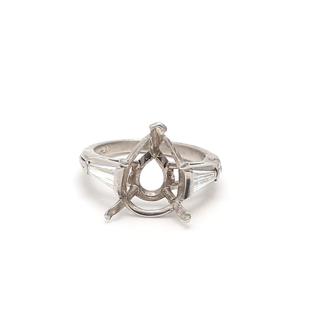 0.60 CARAT TAPERED BAGUETTE SHAPE G SI1 DIAMOND PLATINUM SEMI MOUNT RING: 0.60 CARAT TAPERED BAGUETTE SHAPE G SI1 DIAMOND PLATINUM SEMI MOUNT RING Title: 0.60 Carat Tapered Baguette Shape G SI1 Diamond Platinum Semi Mount Ring Style: Semi Mount Metal: Platinum Gemstone 1: 0