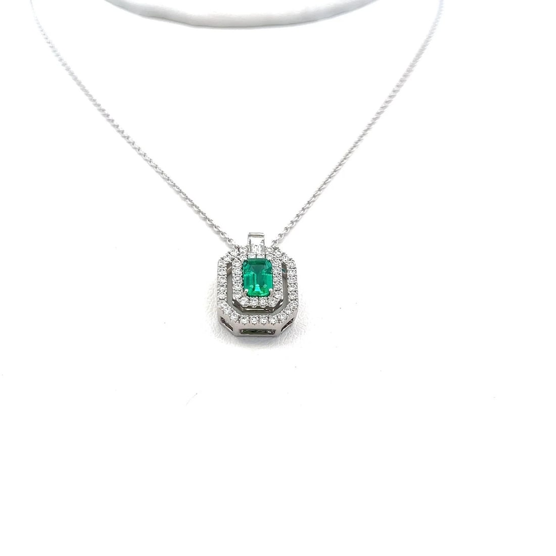 0.55 CARAT EMERALD 0.45 CARAT DIAMOND 18 KARAT WHITE GOLD PENDANT NECKLACE: 0.55 CARAT EMERALD 0.45 CARAT DIAMOND 18 KARAT WHITE GOLD PENDANT NECKLACE PRODUCT DESCRIPTION Title: 0.55 Carat Emerald Cut Emerald 0.45 Carat X G Diamond 18 Karat White Gold Pendant Necklace Style: