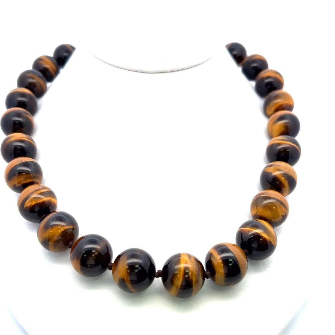 16.4-16.5 MM TIGER EYE BEED 18 KARAT YELLOW GOLD BEED NECKLACE: 16.4-16.5 MM TIGER EYE BEED 18 KARAT YELLOW GOLD BEED NECKLACE Title: 1.00 Carat 18 Karat Yellow Gold Beed Necklace Style: Beed Metal: 18 Karat Yellow Gold Gemstone 1: 1 Carat TIGE Number of Stones: 2