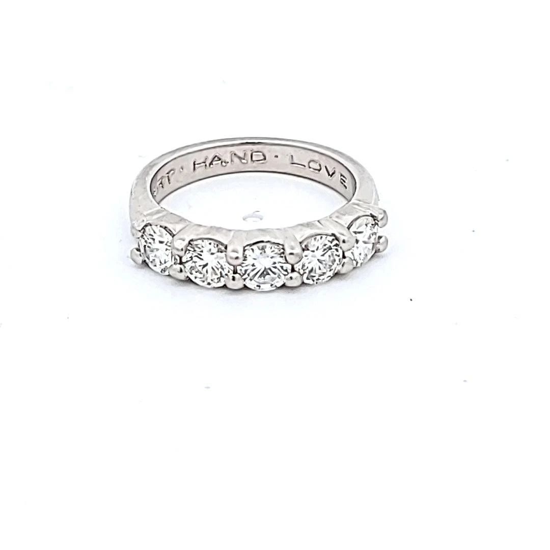1.00 CARAT ROUND BRILLIANT F VS2 DIAMOND PLATINUM WEDDING BAND RING: 1.00 CARAT ROUND BRILLIANT F VS2 DIAMOND PLATINUM WEDDING BAND RING 1.00 Carat Round Brilliant F VS2 Diamond Platinum Wedding Band Ring Details Department Unisex Adults Main Stone Diamond Metal Platin