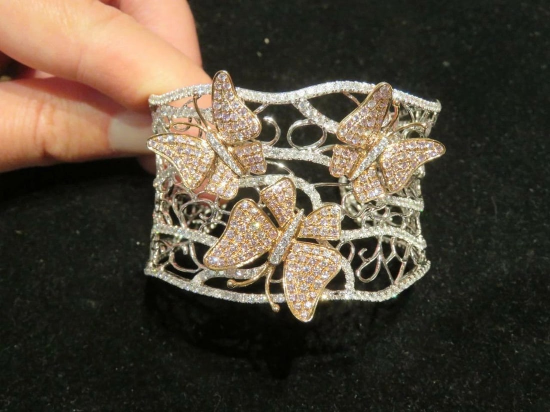 18KT FANCY PINK DIAMOND TRIPLE BUTTERFLY CUFF BANGLE: 18KT FANCY PINK DIAMOND TRIPLE BUTTERFLY CUFF BANGLE The Following Item we are offering is a Rare Important Radiant 18KT Gold Rare Natural Fancy Pink Diamonds and White Diamonds Bangle Cuff Bracelet B