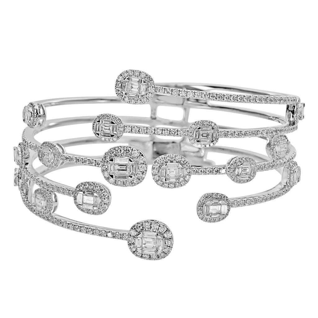 18KT GOLD FANCY CUT DIAMOND CUFF BANGLE BRACELET: 18KT GOLD FANCY CUT DIAMOND CUFF BANGLE BRACELET 18KT GOLD FANCY CUT DIAMOND CUFF BANGLE BRACELET The Following Item we are offering is this Beautiful Rare Important 18KT Gold Sparkling Bracelet Cuff