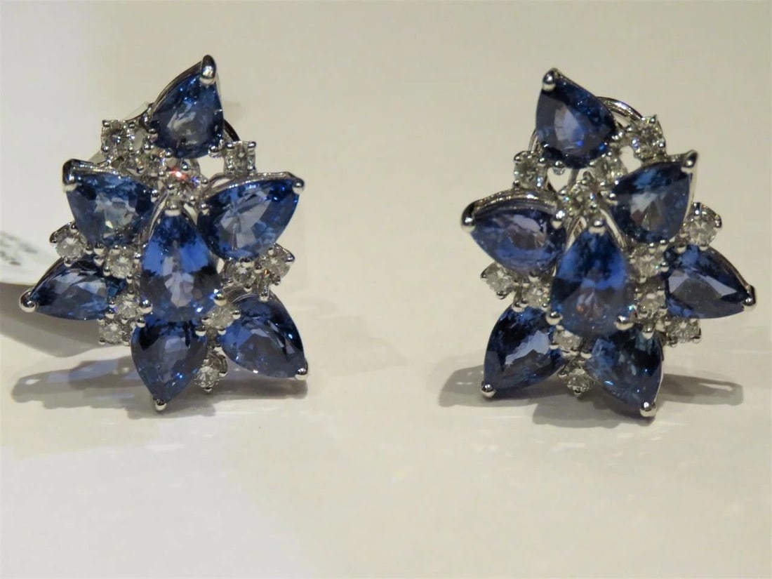 18kt GOLD MAGNIFICENT BLUE SAPPHIRE DIAMOND CLUSTER EARRINGS: 18kt GOLD MAGNIFICENT BLUE SAPPHIRE DIAMOND CLUSTER EARRINGS The Following Item we are offering are these Extremely Rare Beautiful 18KT Gold Fine Large Fancy Blue Sapphire Fine Magnificent Diamond Ear