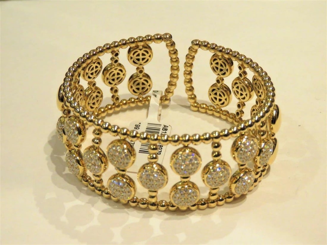 18KT GOLD FANCY DIAMOND CUFF GOLD BEADED BANGLE BRACELET: 18KT GOLD FANCY DIAMOND CUFF GOLD BEADED BANGLE BRACELET The Following Items we are offering is a Rare Important Estate Radiant 18KT Gold Large Diamond Gold Beaded Bangle Cuff Bracelet. Bangle is Beau