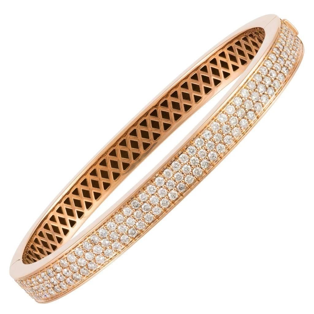 18KT GOLD FANCY GLITTERING FANCY DIAMOND BANGLE BRACELET: 18KT GOLD FANCY GLITTERING FANCY DIAMOND BANGLE BRACELET The Following Item we are offering is a Rare Magnificent Radiant 18KT Gold Large Rare Gorgeous Fancy Diamond Bangle Bracelet. Bracelet is compr