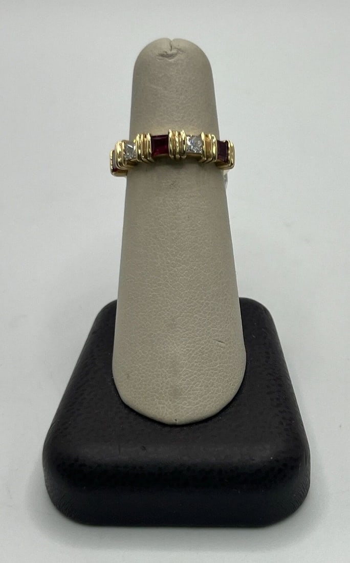 14KT YELLOW GOLD, DIAMOND & RUBY RING SIZE 6: 14KT YELLOW GOLD, DIAMOND & RUBY RING SIZE 6 This stunning ring is made of 14KT yellow gold and features a beautiful combination of diamonds and rubies. The red color of the main stone, a ruby, is com