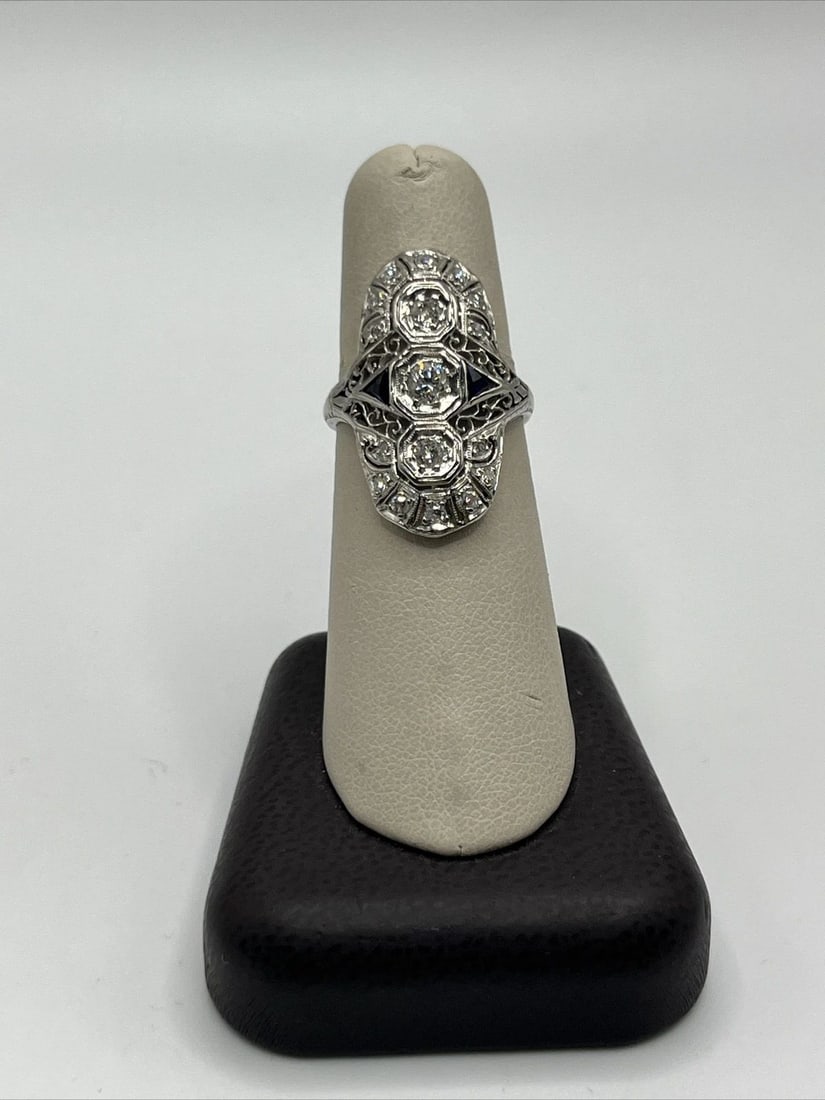 ANTIQUE 18K WHITE GOLD, DIAMOND & EMERALD RING SIZE 7 (1 of 2)