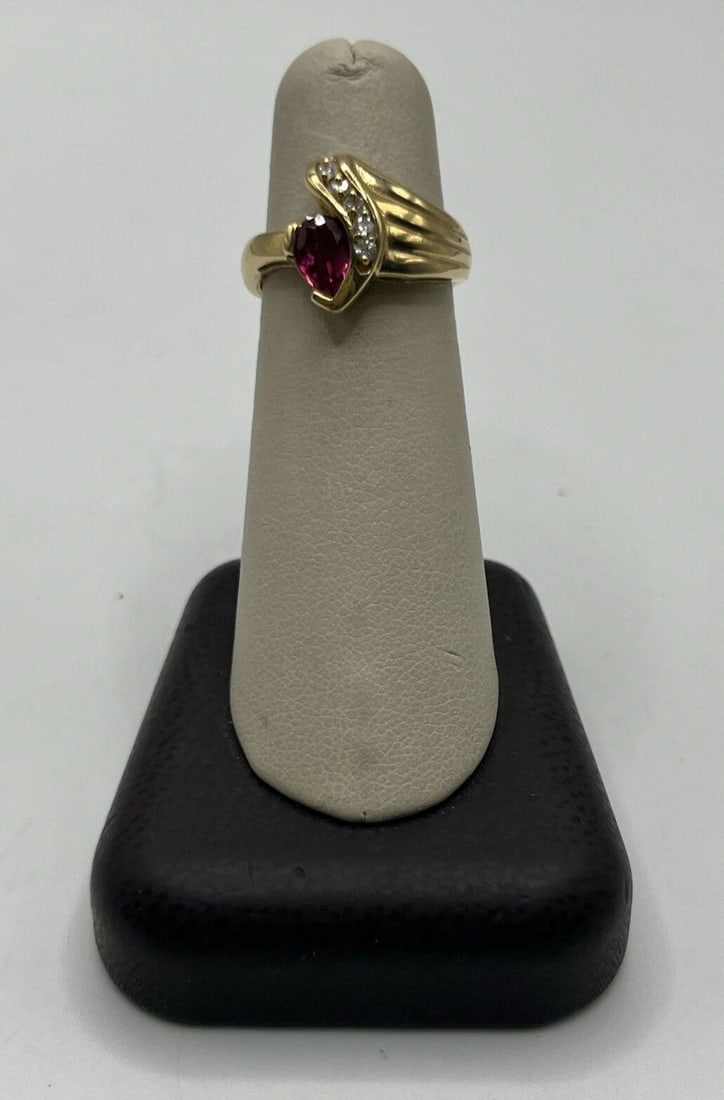 14KT YELLOW GOLD, DIAMOND & RUBY RING SIZE 5.75: 14KT YELLOW GOLD, DIAMOND & RUBY RING SIZE 5.75 This stunning ring is made of 14KT yellow gold and features a sparkling diamond and ruby secondary stone. The main stone is a beautiful ruby that adds a