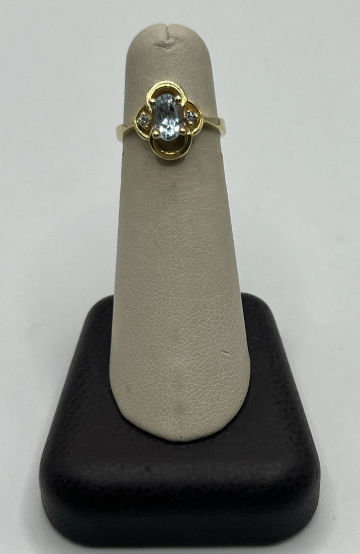 14KT YELLOW GOLD, DIAMOND & BLUE TOPAZ RING SIZE 5.25: 14KT YELLOW GOLD, DIAMOND & BLUE TOPAZ RING SIZE 5.25 Add a touch of elegance to your jewelry collection with this stunning 14KT yellow gold ring. The ring features a beautiful combination of blue top