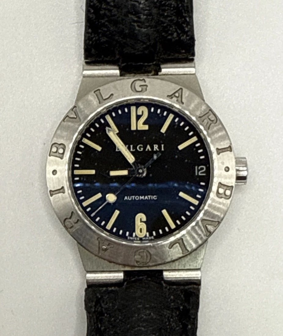 BULGARI DIAGONO WOMEN'S WATCH STEEL LCV29S BLACK AUTOMATIC: BULGARI DIAGONO WOMEN'S WATCH STEEL LCV29S BLACK AUTOMATIC The Bulgari Diagono Women's Watch Steel LCV29S in black color with a sleek silver case is a modern and elegant timepiece designed for ladies.