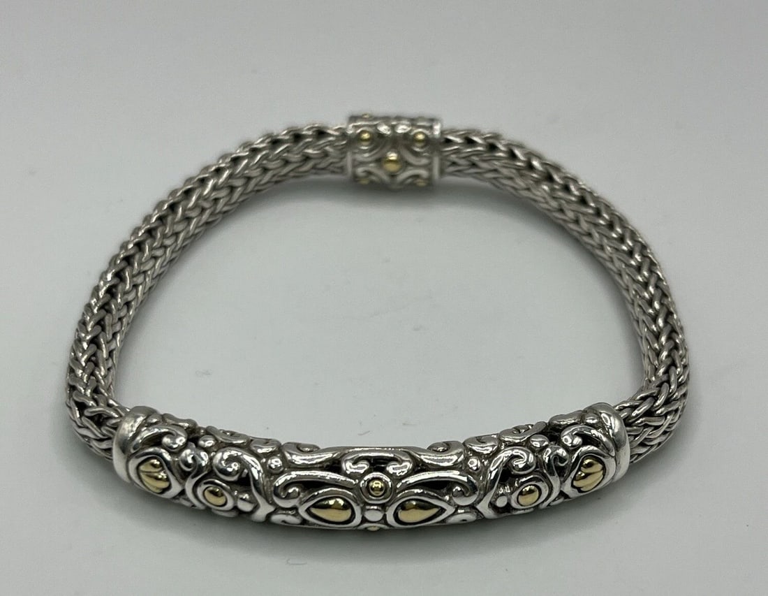 JOHN HARDY 925 STERLING SILVER AND 18K YELLOW GOLD BRACELET: JOHN HARDY 925 STERLING SILVER AND 18K YELLOW GOLD BRACELET John Hardy 7.5" Bracelet Sterling Silver and 18K Yellow Gold Weight is approximatley 31.0 g